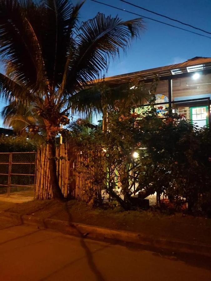 ホテルThe Bocas Corner ボカス・タウン エクステリア 写真